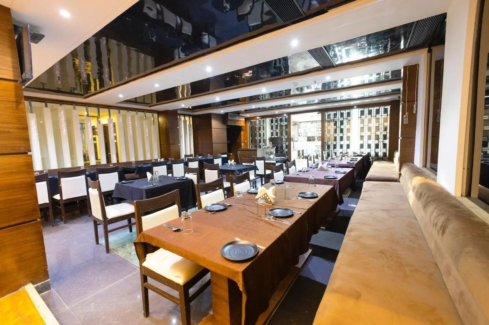 Hotel Sahibs Lighthouse - Family & Corporate Hotel Agra
