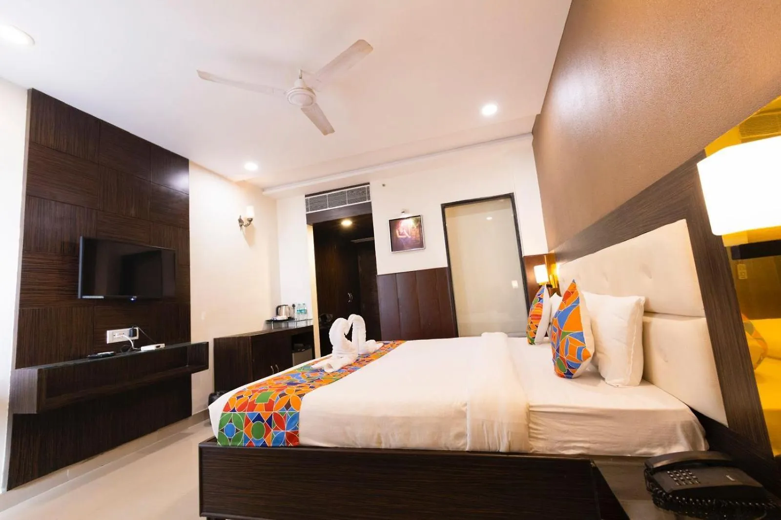 Hotel Sahibs Lighthouse - Family & Corporate Hotel Agra