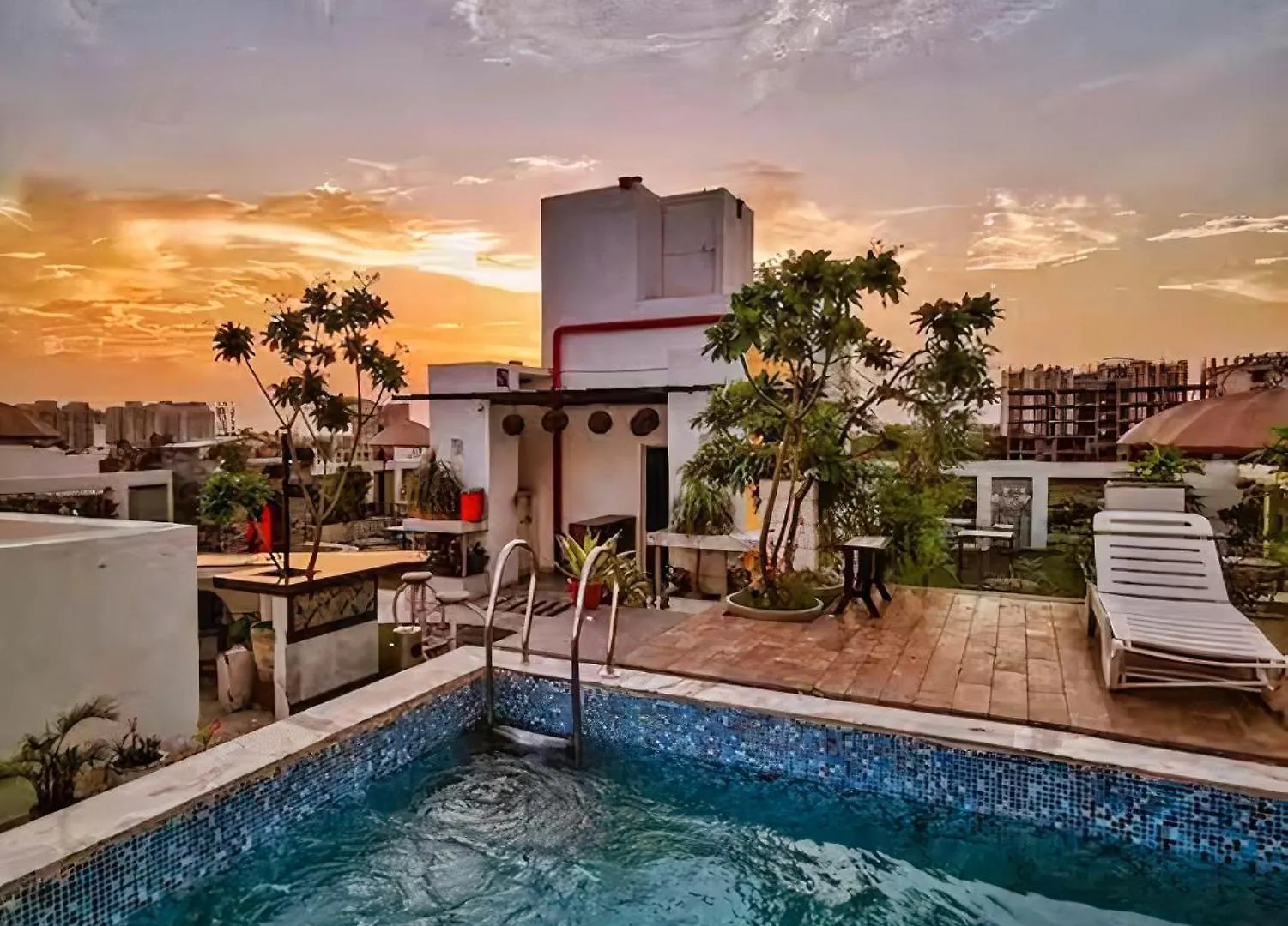 Hotel Sahibs Lighthouse - Family & Corporate Hotel Agra